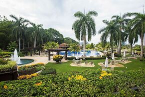 Bella Vista 3F- 3 bdr 3 1 2 Bath Family