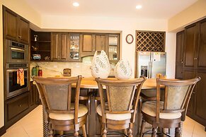 Bella Vista 3F- 3 bdr 3 1 2 Bath Family