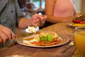 Bella Vista 3F- 3 bdr 3 1 2 Bath Family