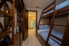 Bella Vista 3F- 3 bdr 3 1 2 Bath Family