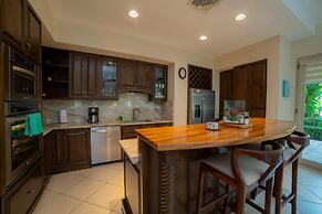 Bella Vista 3F- 3 bdr 3 1 2 Bath Family