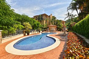 Bella Vista 3F- 3 bdr 3 1 2 Bath Family