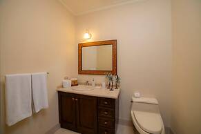 Bella Vista 3F- 3 bdr 3 1 2 Bath Family