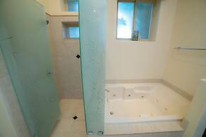 Bella Vista 3F- 3 bdr 3 1 2 Bath Family