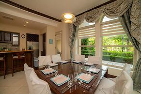 Bella Vista 3F- 3 bdr 3 1 2 Bath Family