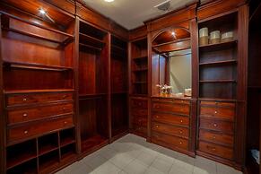 Bella Vista 3F- 3 bdr 3 1 2 Bath Family