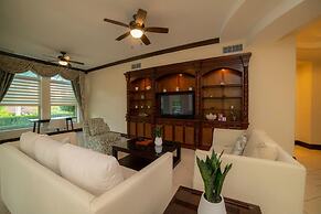 Bella Vista 3F- 3 bdr 3 1 2 Bath Family