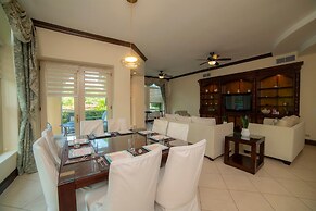 Bella Vista 3F- 3 bdr 3 1 2 Bath Family