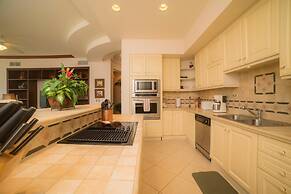 Bella Vista 2D - 3 bdr - 3 1 2 Bath