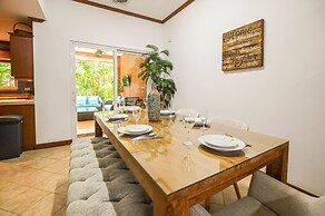 Veranda 1H - 3 bdr 3 Bath Family