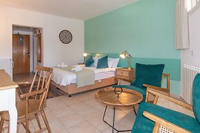 Mantur Metula by Selina