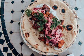 Mantur Metula by Selina