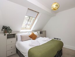 The Arthur Suite Stone Cross Mansion