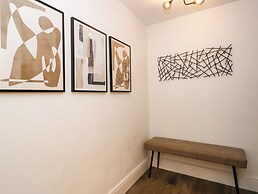 The Arthur Suite Stone Cross Mansion