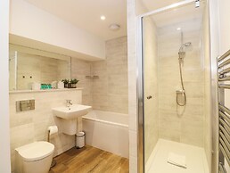 The Arthur Suite Stone Cross Mansion