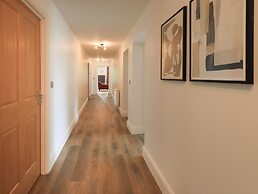 The Arthur Suite Stone Cross Mansion