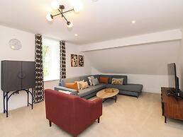 The Arthur Suite Stone Cross Mansion