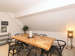 The Arthur Suite Stone Cross Mansion