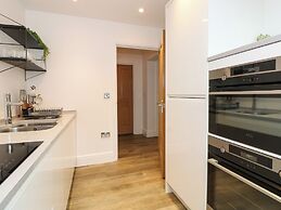 The Arthur Suite Stone Cross Mansion