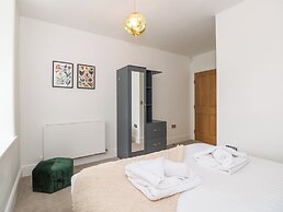 The Arthur Suite Stone Cross Mansion