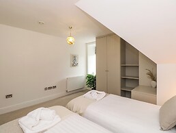 The Arthur Suite Stone Cross Mansion