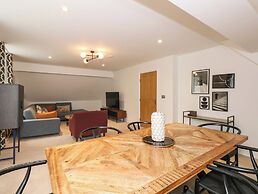 The Arthur Suite Stone Cross Mansion