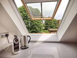 The Arthur Suite Stone Cross Mansion