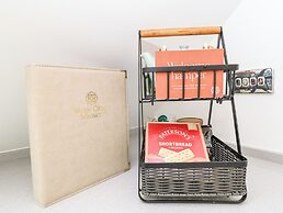 The Arthur Suite Stone Cross Mansion