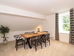 The Arthur Suite Stone Cross Mansion