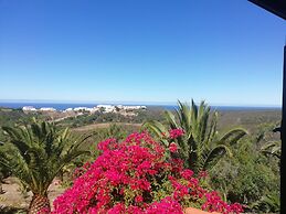 Impeccable 3 Bedroom House, sea View in Aljezur