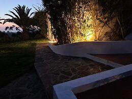 Impeccable 3 Bedroom House, sea View in Aljezur