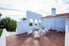 Impeccable 3 Bedroom House, sea View in Aljezur