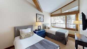 Slopeside 3 Bedroom Gold-rated Residence at Golden Peak Steps to Vail 