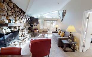 Slopeside 3 Bedroom Gold-rated Residence at Golden Peak Steps to Vail 
