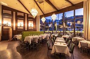 Slopeside 3 Bedroom Gold-rated Residence at Golden Peak Steps to Vail 