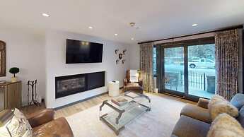 Slopeside 3 Bedroom Platinum-rated Residence at Golden Peak, Steps to 