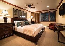 Slopeside 3 Bedroom Platinum-rated Residence at Golden Peak, Steps to 