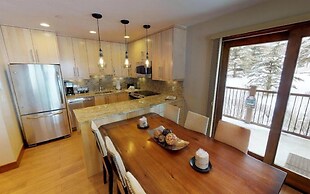 Slopeside 3 Bedroom Platinum-rated Residence at Golden Peak, Steps to 