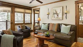 Slopeside 3 Bedroom Platinum-rated Residence at Golden Peak, Steps to 