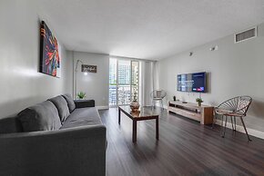 Amazing 3 BR Apartment At Brickell