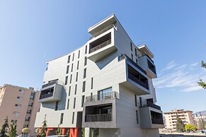 Icon H 506 Suite Business