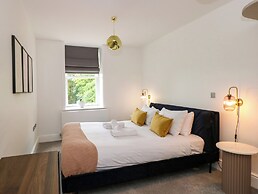 The Violet Suite Stone Cross Mansion