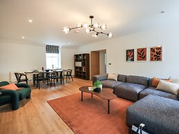 The Violet Suite Stone Cross Mansion