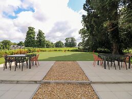 The Violet Suite Stone Cross Mansion