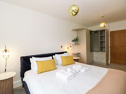 The Violet Suite Stone Cross Mansion