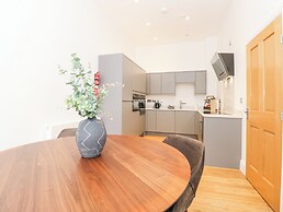 The Elizabeth Suite Stone Cross Mansion