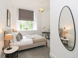 The Elizabeth Suite Stone Cross Mansion