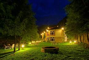 Pine Park Edge Resort Khanian