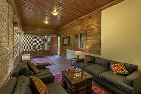 Pine Park Edge Resort Khanian