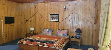 Pine Park Edge Resort Khanian